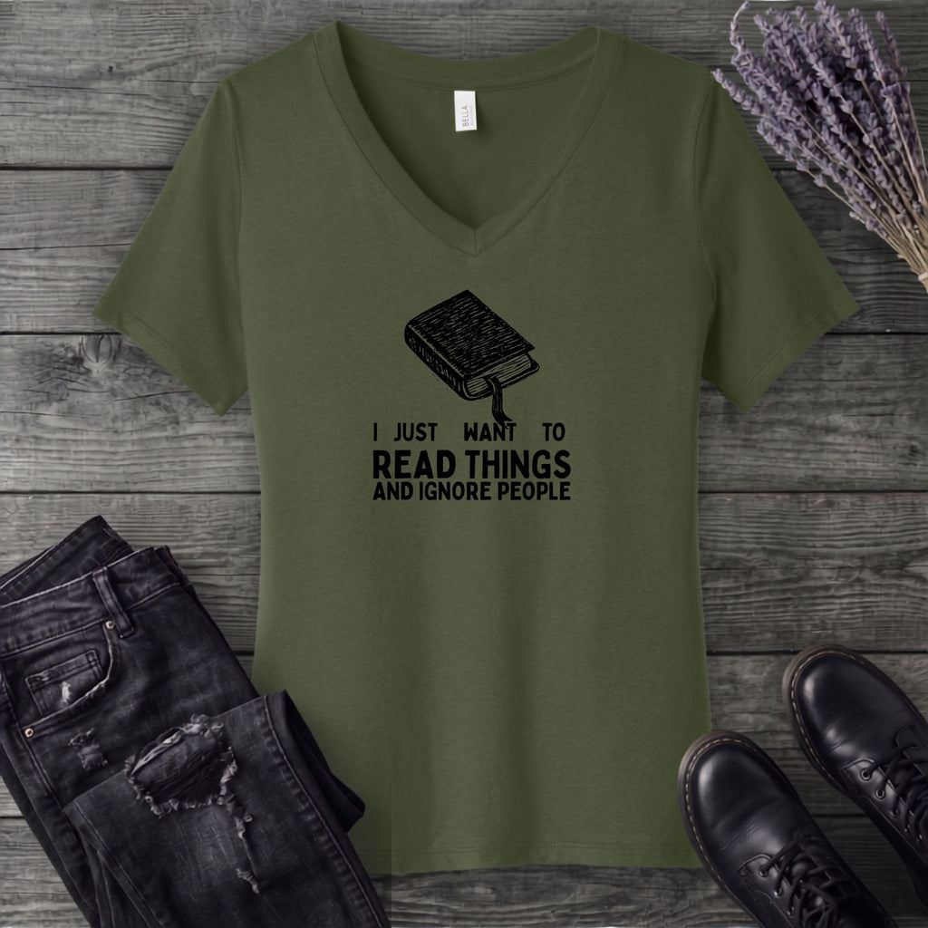 Read Things And Ignore People V-Neck T-Shirt