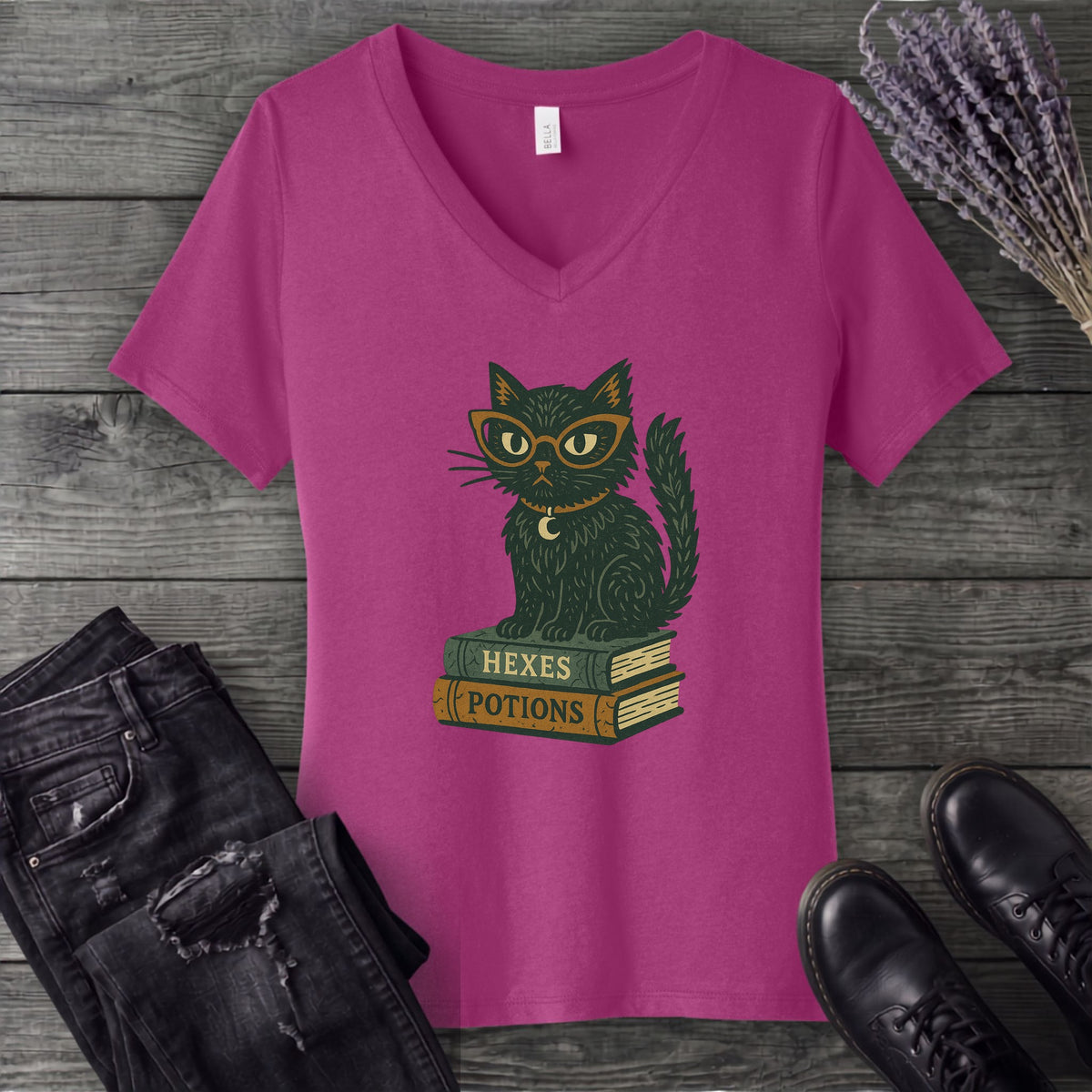 black cat glasses books V-Neck T-Shirt