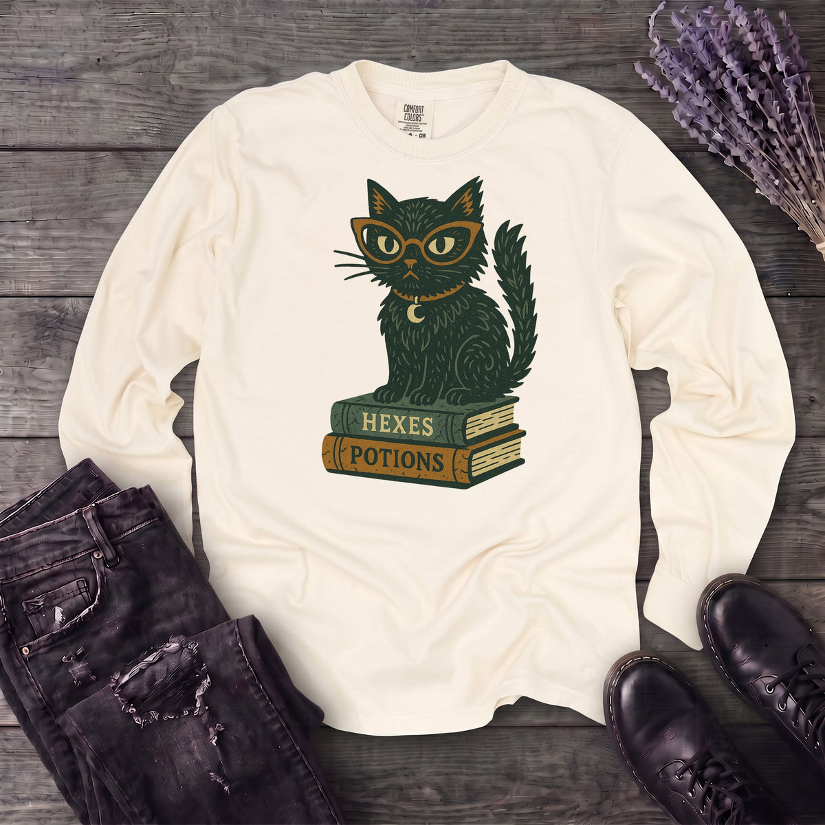 black cat glasses books Long Sleeve T-Shirt